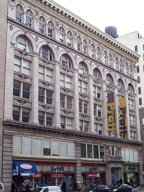 West 14th Street, between Sixth and Seventh Avenues in Manhattan, New York City. Image by: Beyond My Ken. Wikimedia Commons. CC BY-SA 4.0.